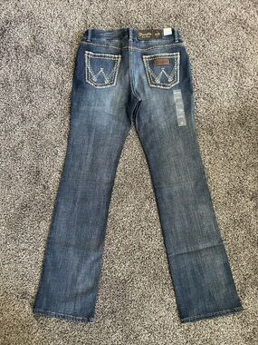 Wrangler Women's Dark Blue Bootcut Jeans with Embroidered Back Pockets